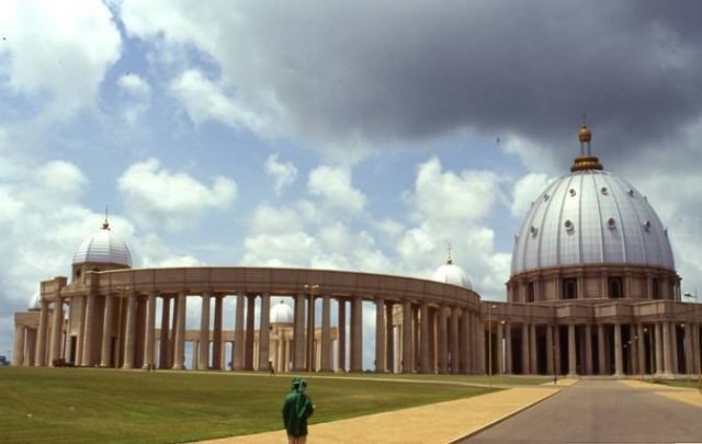Mas Grande Catedral Romana. Costa de Marfil